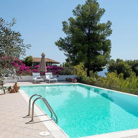 Villa Beachfront Coco Vergaiika